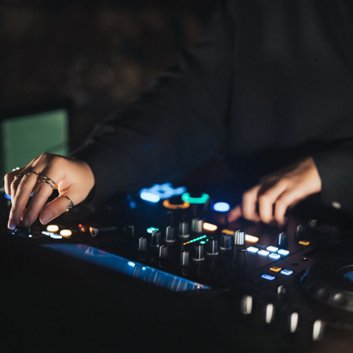 DJ performing at night in Dubai’s vibrant dining scene